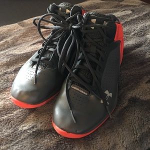 Under Armour Basketball Shoes, size 5y